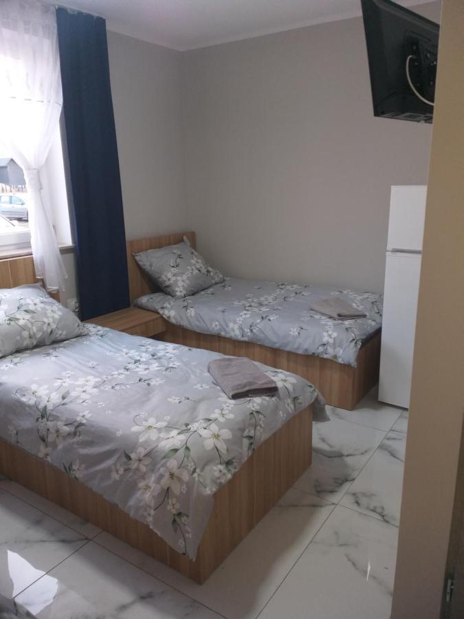 Хостел Czerwony Szafir Grodzisk Гродзиск-Мазовецкий Экстерьер фото